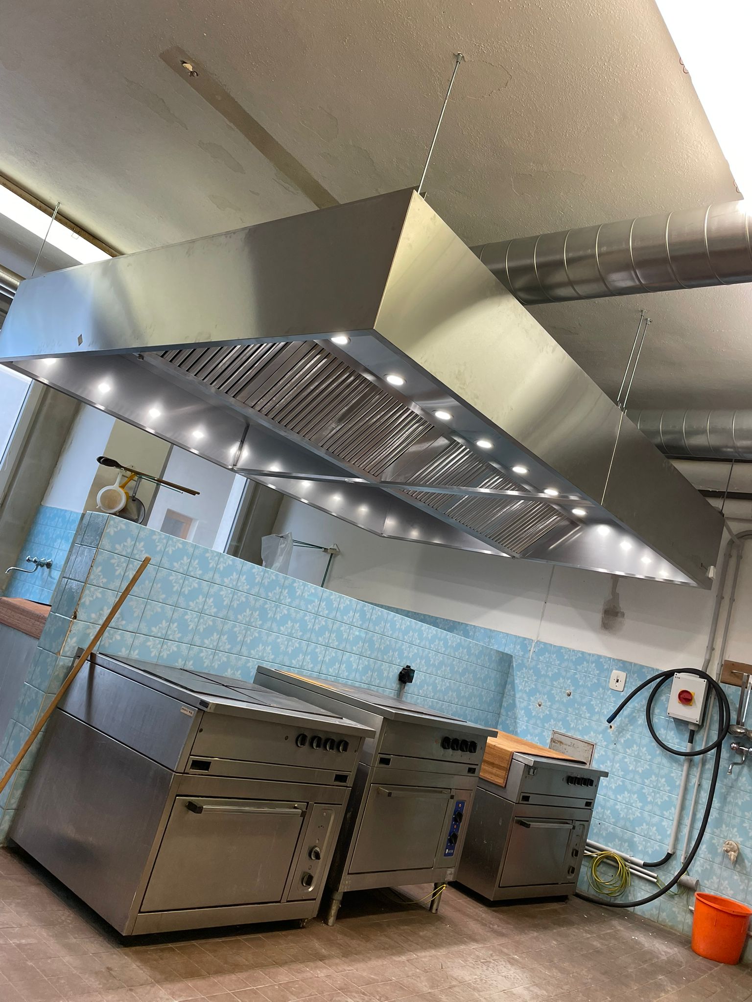 montaz-digestore-ve-vyvarovne-2