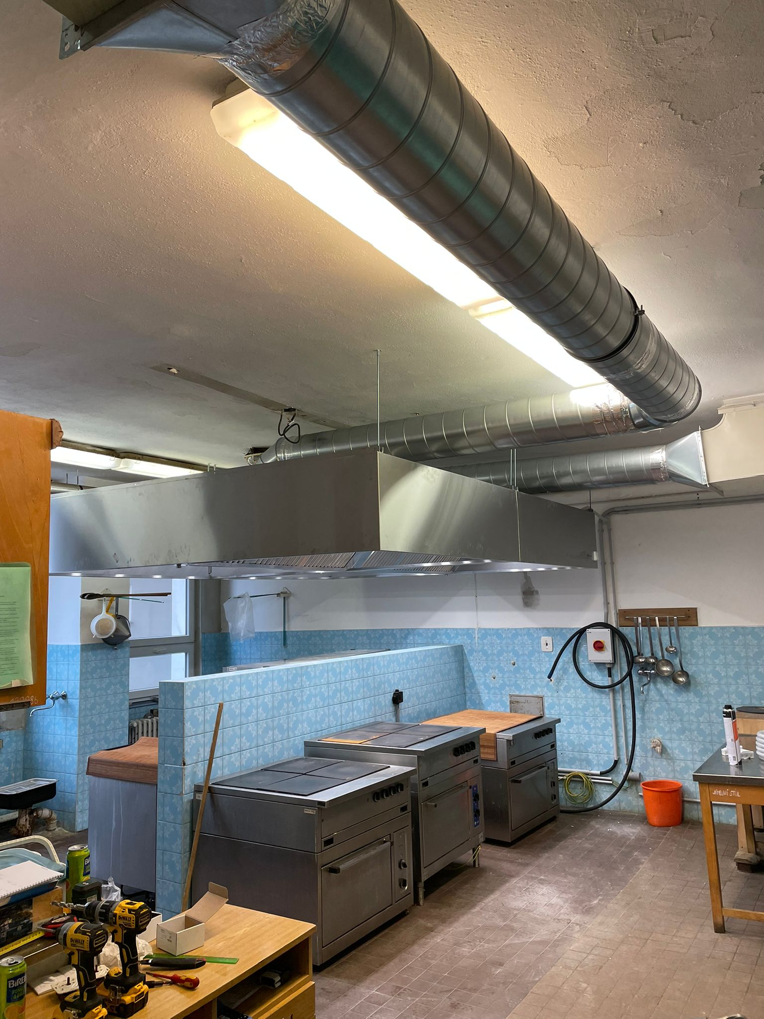 montaz-digestore-ve-vyvarovne-5