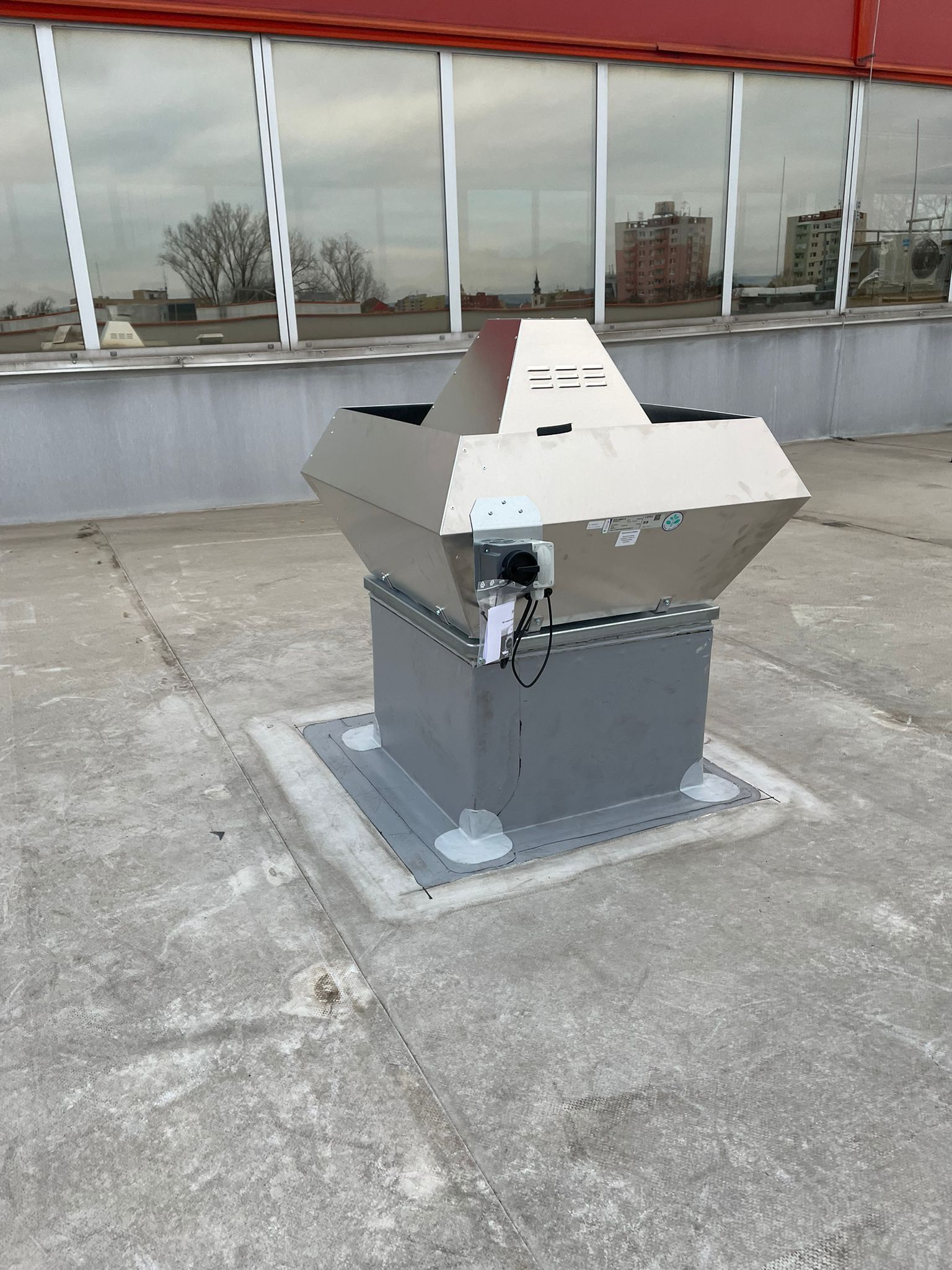 montaz-vzduchotechnickych-rozvodu-a-odtahovych-ventilatoru-hodonin-1