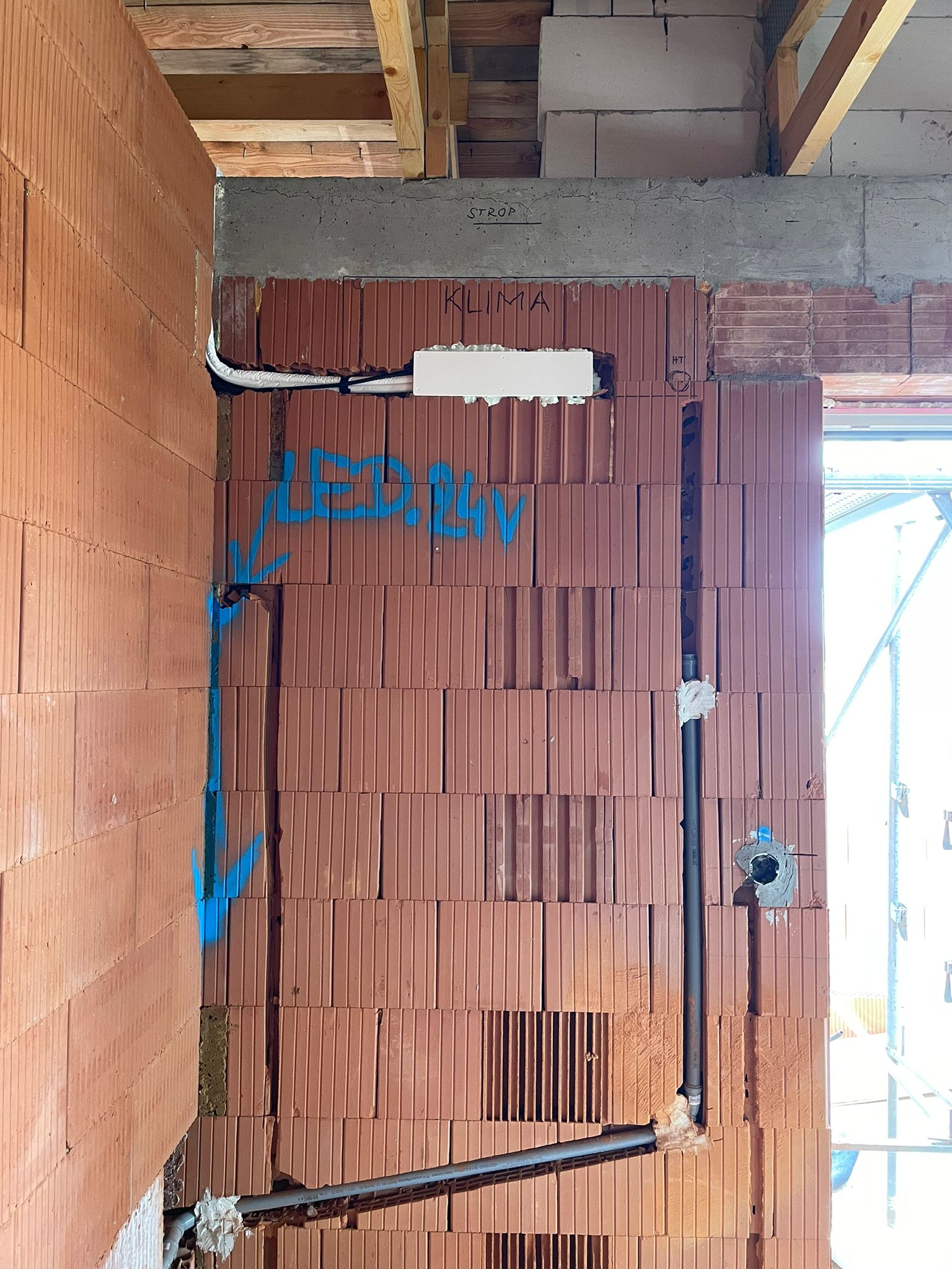 priprava-rozvodu-pro-klimatizace-slapanice-12